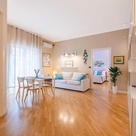 Modern Apartment To Relax In The City Center Bari Eksteriør bilde