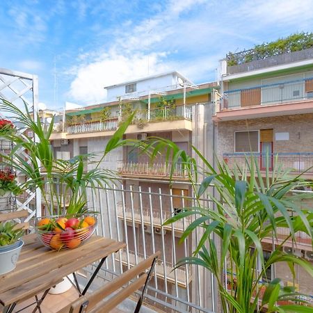 Modern Apartment To Relax In The City Center Bari Eksteriør bilde