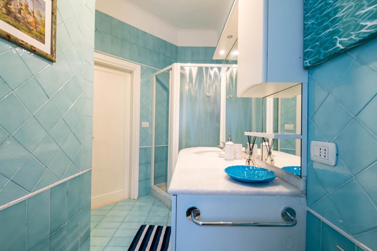 Modern Apartment To Relax In The City Center Bari Eksteriør bilde