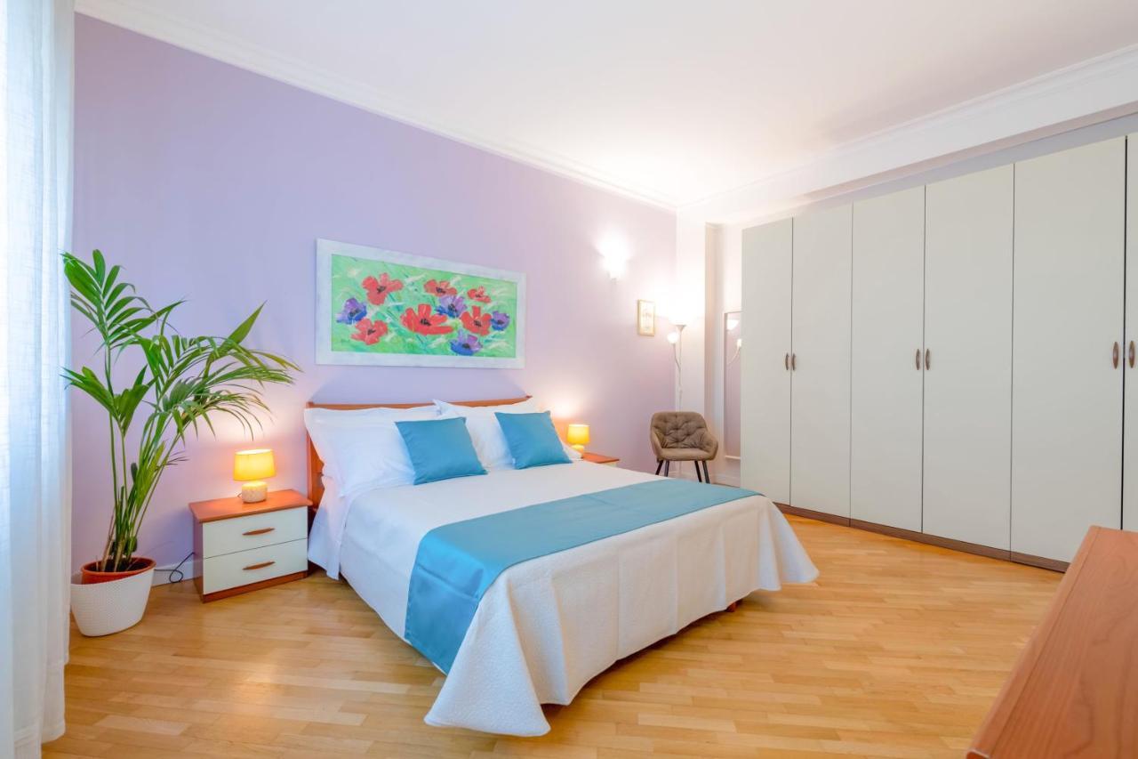 Modern Apartment To Relax In The City Center Bari Eksteriør bilde